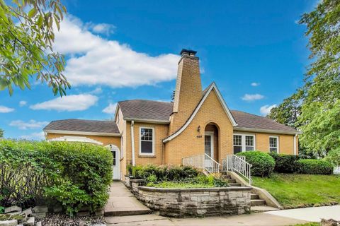 Tiny photo for 566 Bellevue Place, Highland Park, IL 60035 (MLS # 12501496)