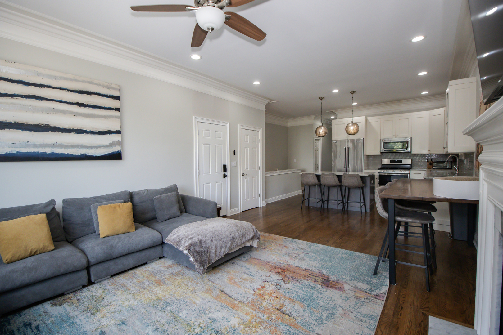 323 W Schiller Street 1W