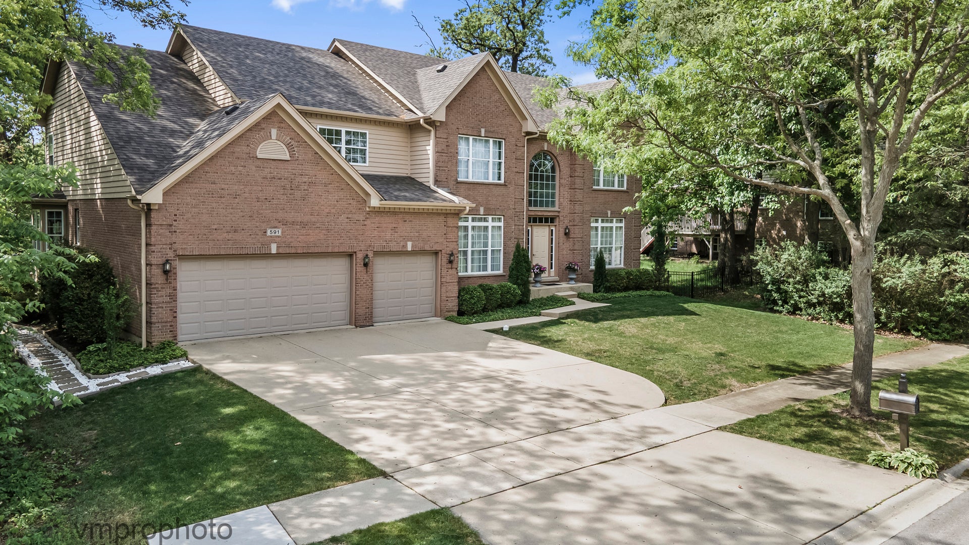 591 W Rosiland Drive