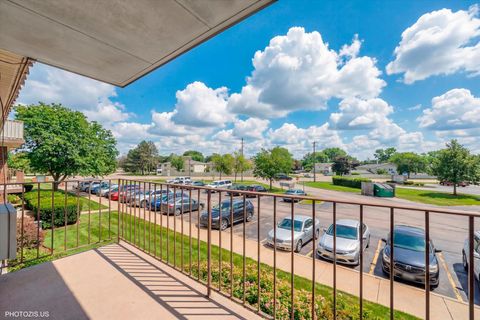 Tiny photo for 586 FAIRWAY VIEW Drive #2C, Wheeling, IL 60090 (MLS # 12548504)