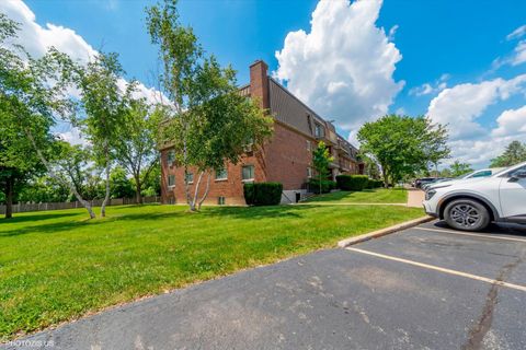 Tiny photo for 586 FAIRWAY VIEW Drive #2C, Wheeling, IL 60090 (MLS # 12548504)