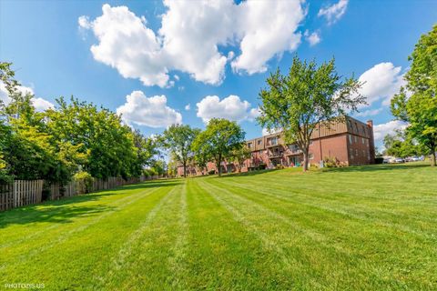 Tiny photo for 586 FAIRWAY VIEW Drive #2C, Wheeling, IL 60090 (MLS # 12548504)