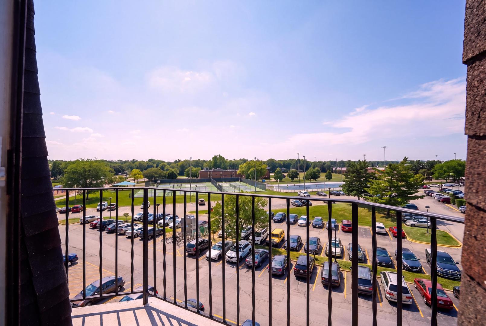 300 S Roselle Road 522
