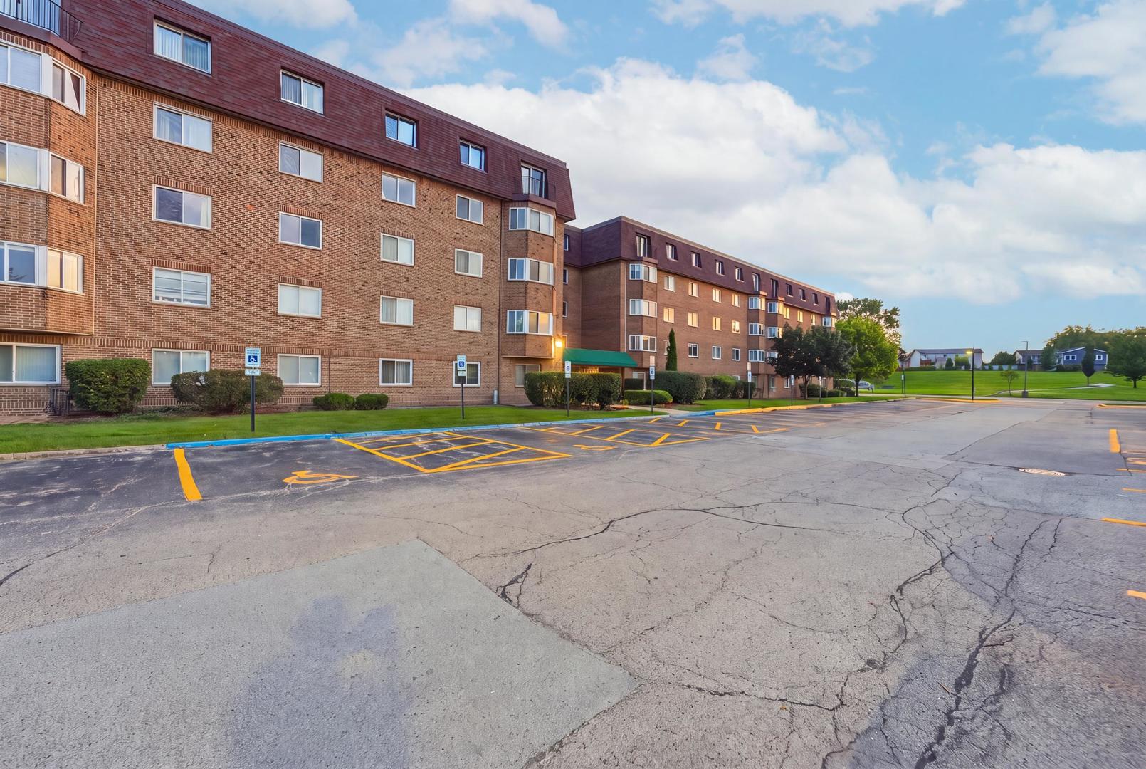 300 S Roselle Road 522