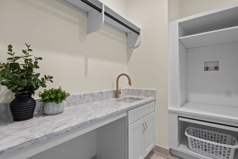 Tiny photo for 6638 Pelican Street, Bettendorf, IA 52722 (MLS # 12555824)