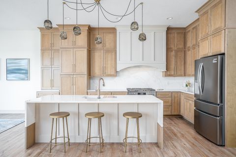 Tiny photo for 6638 Pelican Street, Bettendorf, IA 52722 (MLS # 12555824)