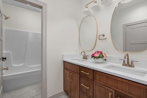 Tiny photo for 6638 Pelican Street, Bettendorf, IA 52722 (MLS # 12555824)