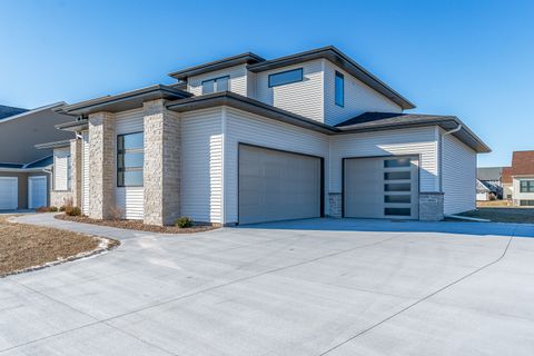 Tiny photo for 6638 Pelican Street, Bettendorf, IA 52722 (MLS # 12555824)