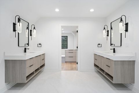 Tiny photo for 5603 S Garfield Street, Hinsdale, IL 60521 (MLS # 12446896)