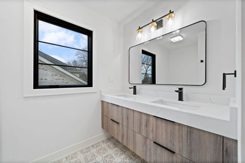 Tiny photo for 5603 S Garfield Street, Hinsdale, IL 60521 (MLS # 12446896)