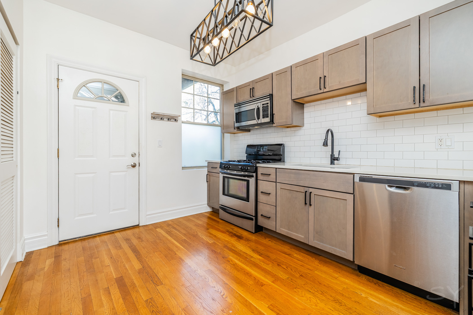 3039 W Belle Plaine Avenue 2