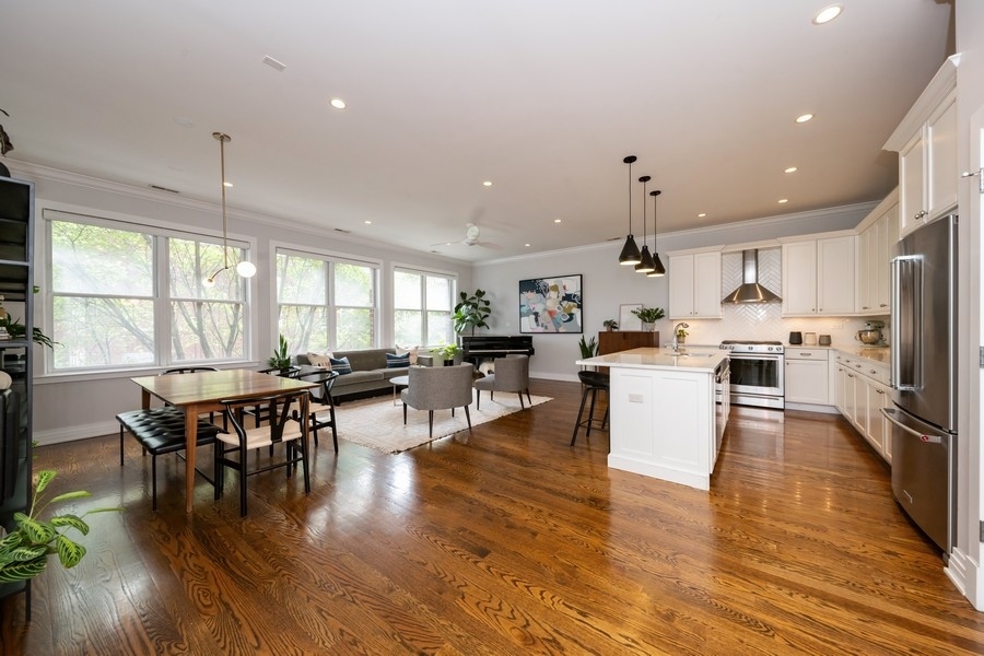 742 N Ada Street 3S