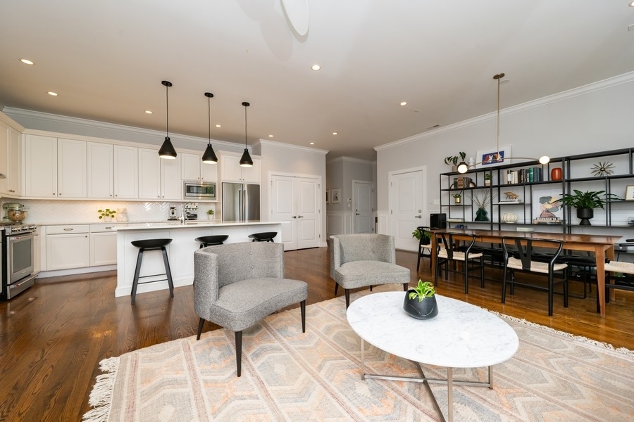 742 N Ada Street 3S