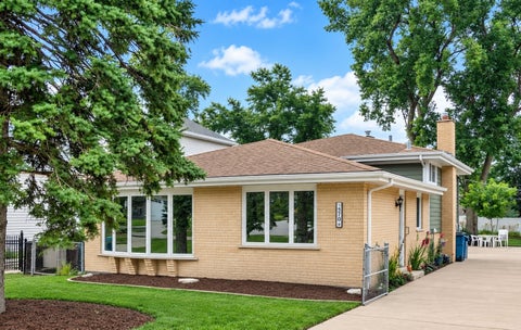 Photo of 570 W Crockett Avenue, Elmhurst, IL 60126 (MLS # 12791100)