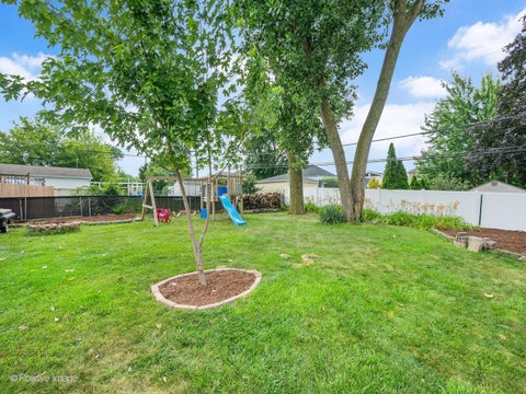 Tiny photo for 570 W Crockett Avenue, Elmhurst, IL 60126 (MLS # 12791100)