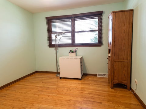 Tiny photo for 570 W Crockett Avenue, Elmhurst, IL 60126 (MLS # 12791100)