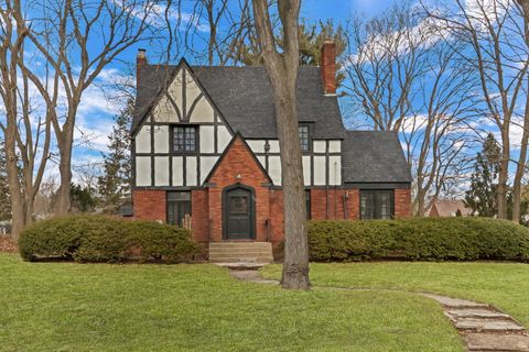 526 W Jackson Street Woodstock IL 60098