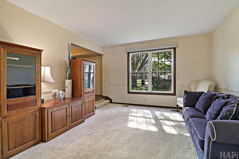 Tiny photo for 470 Highland Grove Drive, Buffalo Grove, IL 60089 (MLS # 12720664)