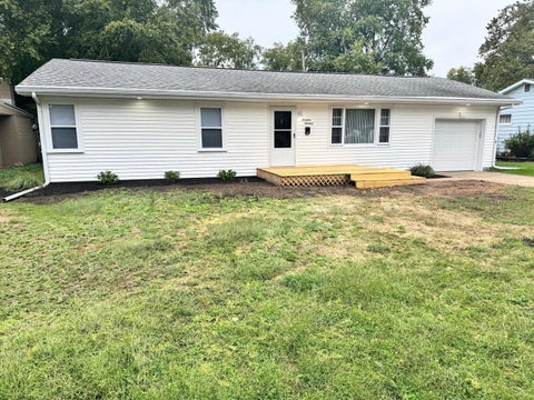 Photo of 1419 Cambridge Drive, Champaign, IL 61821 (MLS # 12704921)