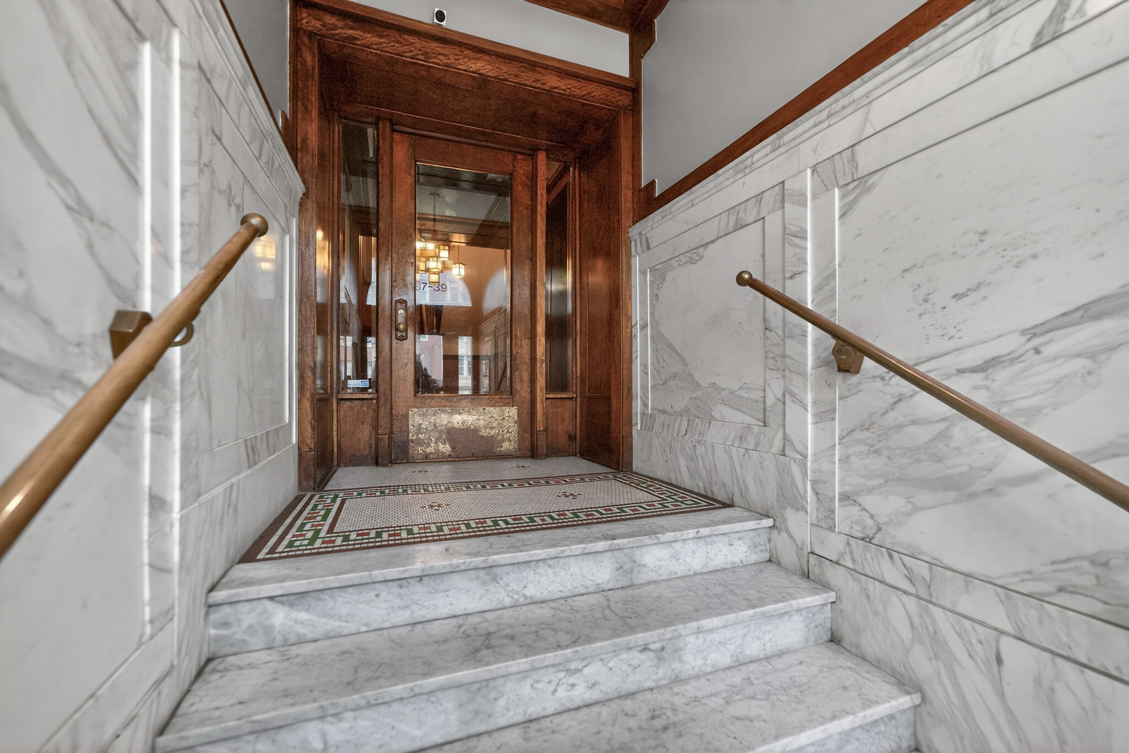 5639 N Kenmore Avenue 3