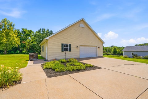 Tiny photo for 2237 Hickory Hills Road, Muscatine, IA 52761 (MLS # 12707422)