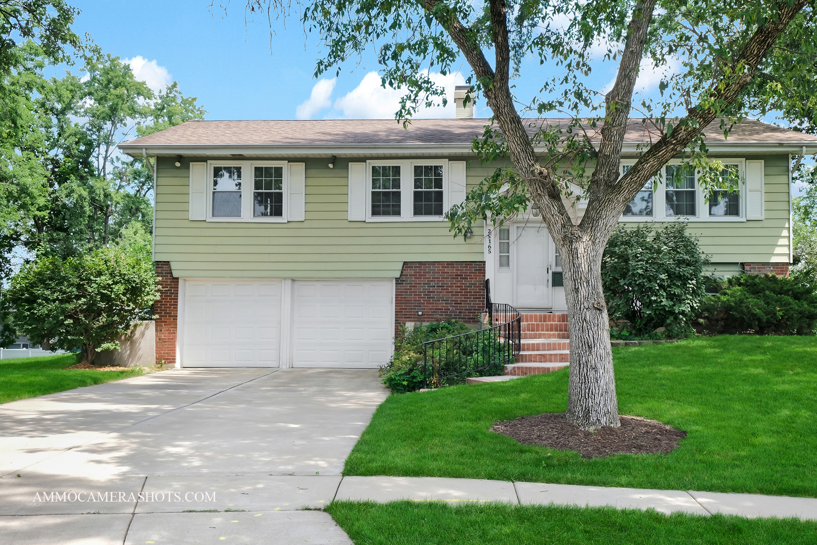 2S165 Huntington Court
