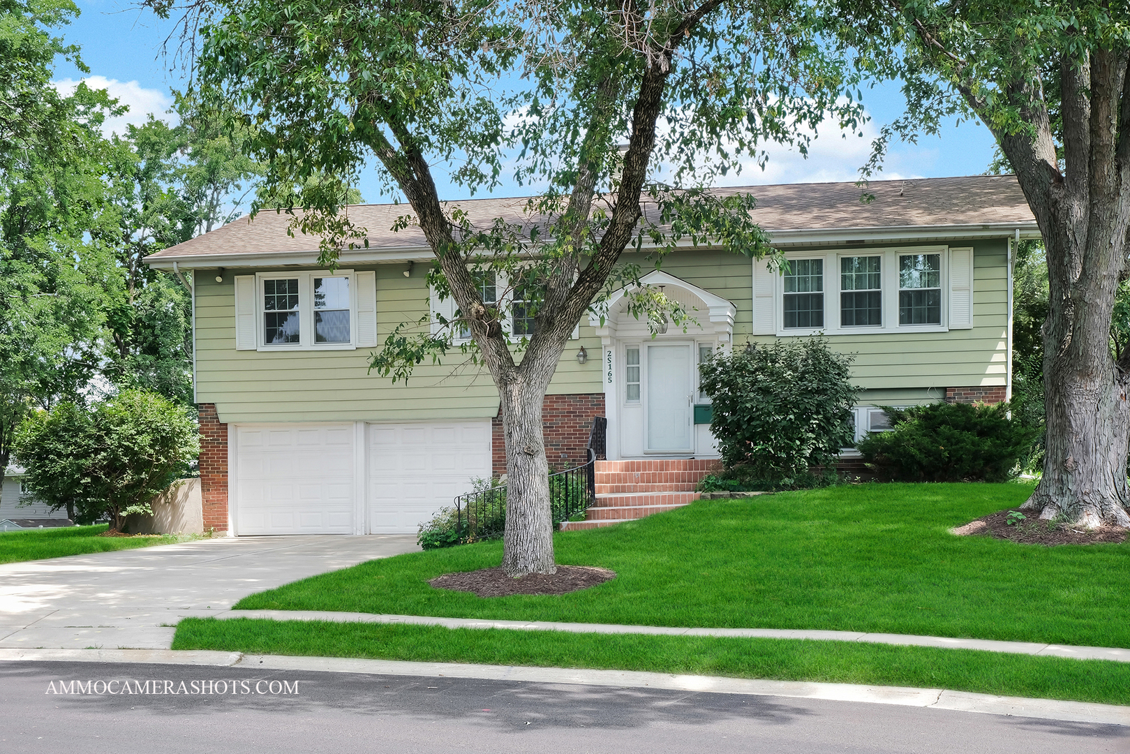 2S165 Huntington Court