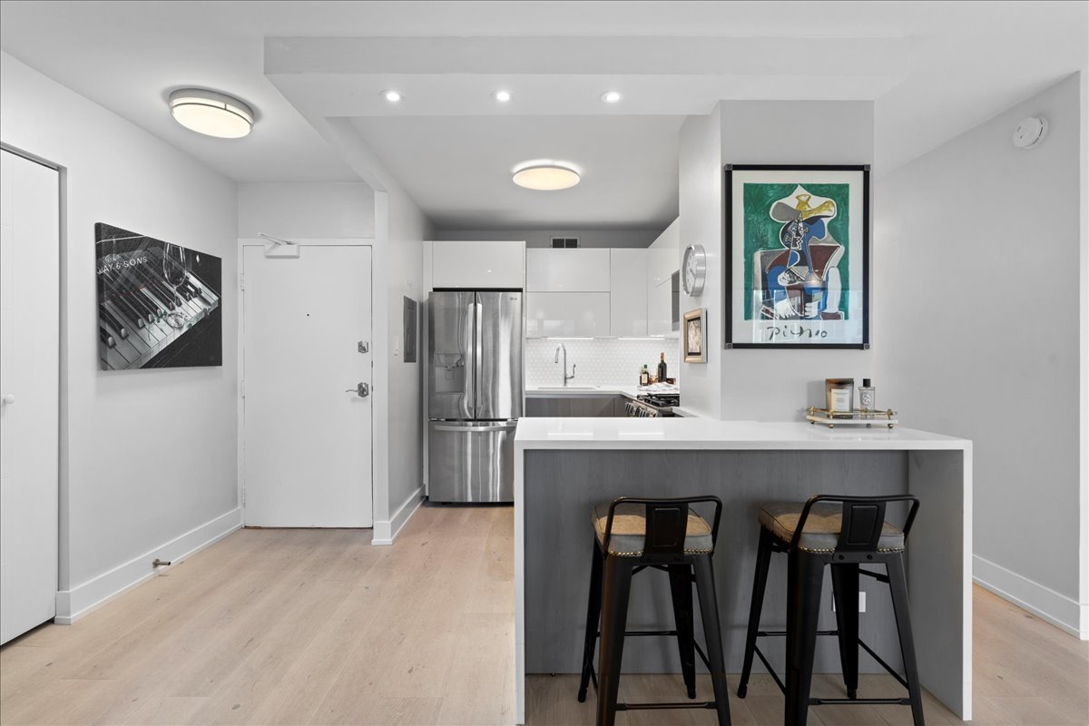 247 E Chestnut Street 802