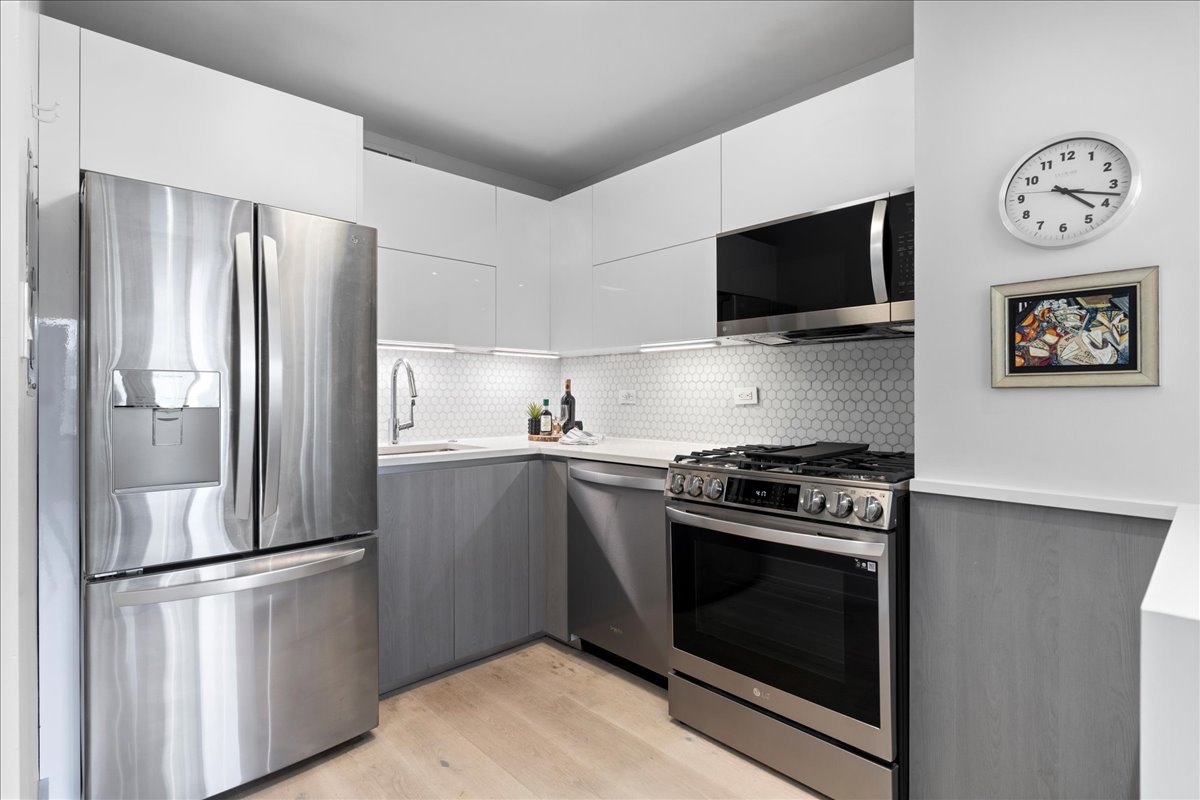 247 E Chestnut Street 802