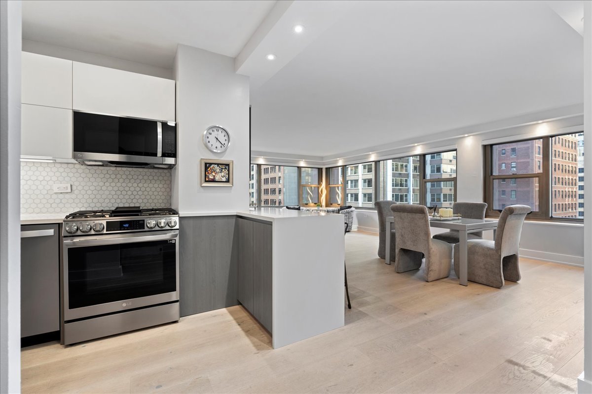 247 E Chestnut Street 802