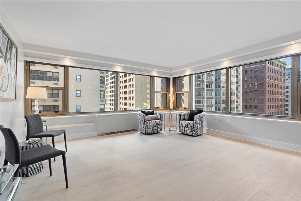 247 E Chestnut Street 802
