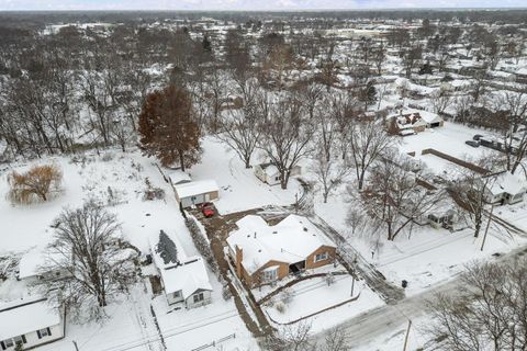 Tiny photo for 2701 47th Street, Moline, IL 61265 (MLS # 100000268)