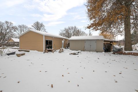 Tiny photo for 2701 47th Street, Moline, IL 61265 (MLS # 100000268)