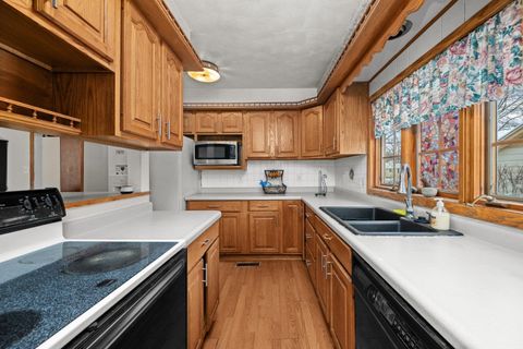 Tiny photo for 2701 47th Street, Moline, IL 61265 (MLS # 100000268)