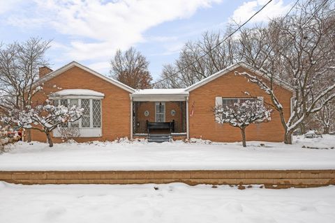 Photo of 2701 47th Street, Moline, IL 61265 (MLS # 100000268)