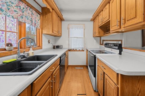 Tiny photo for 2701 47th Street, Moline, IL 61265 (MLS # 100000268)