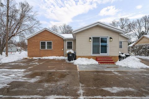 Tiny photo for 2701 47th Street, Moline, IL 61265 (MLS # 100000268)