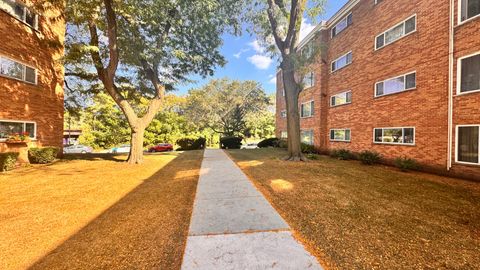 Tiny photo for 6220 N Ridge Avenue #S203, Chicago, IL 60660 (MLS # 12489367)