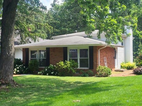 Photo of 5239 Cumnor Road, Downers Grove, IL 60515 (MLS # 12692933)