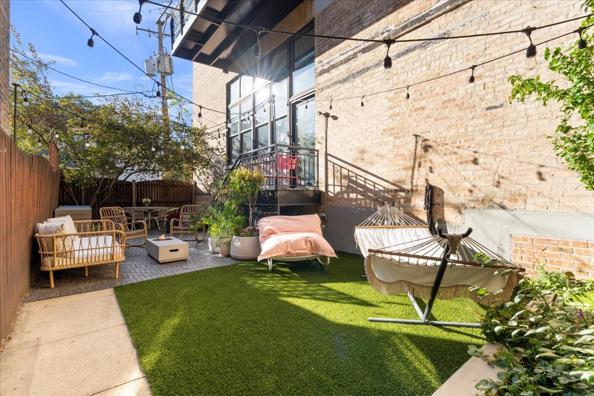 1934 N Washtenaw Avenue 103