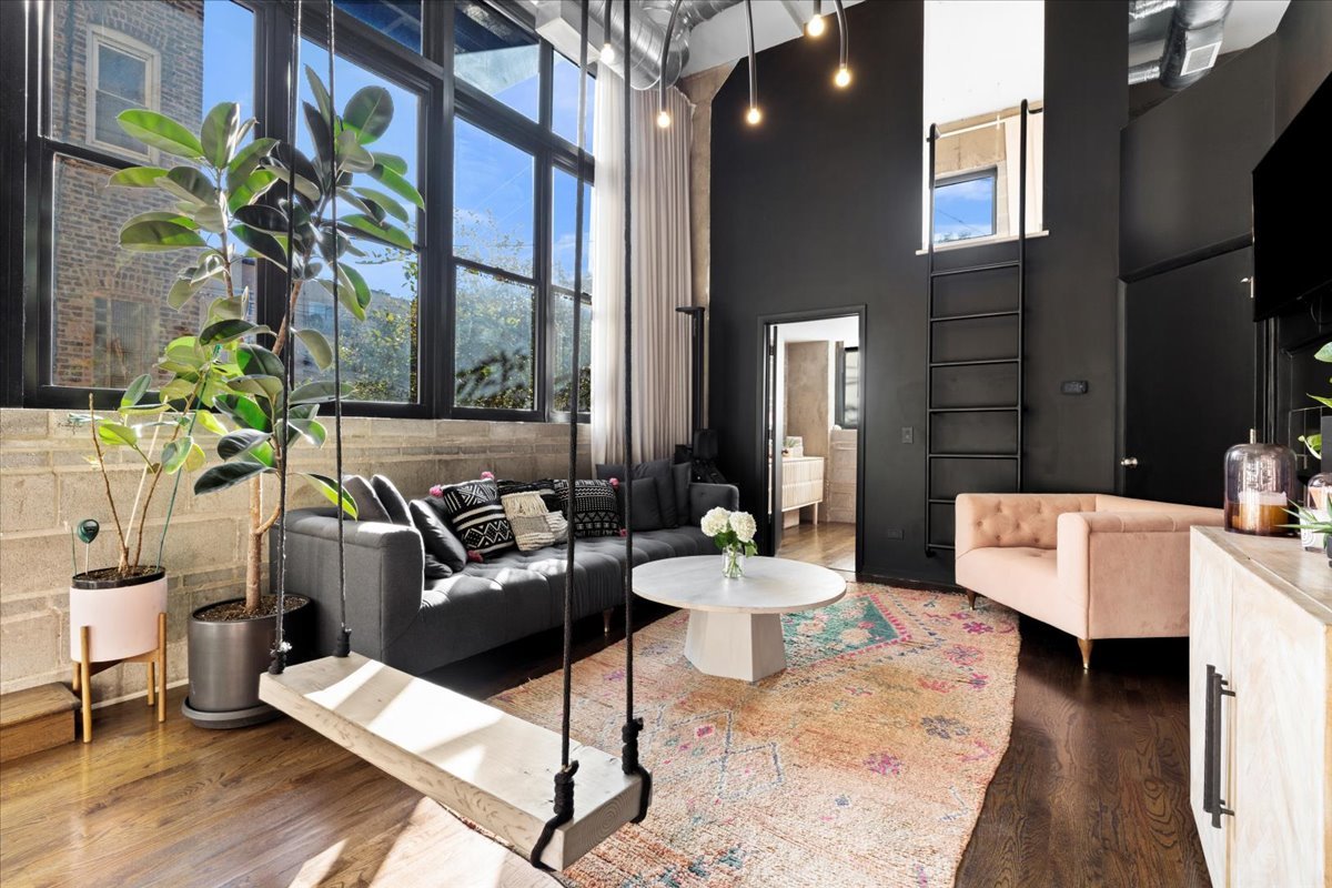 1934 N Washtenaw Avenue 103