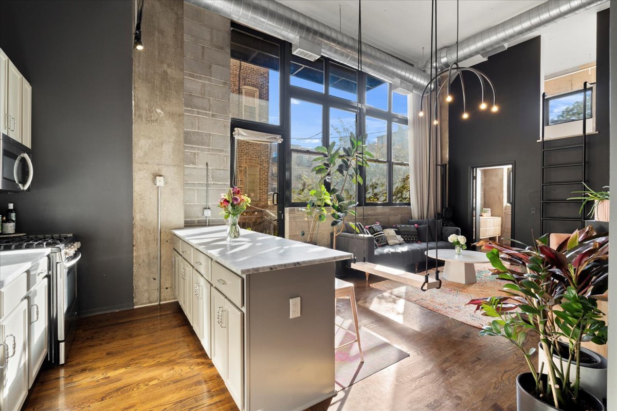 1934 N Washtenaw Avenue 103