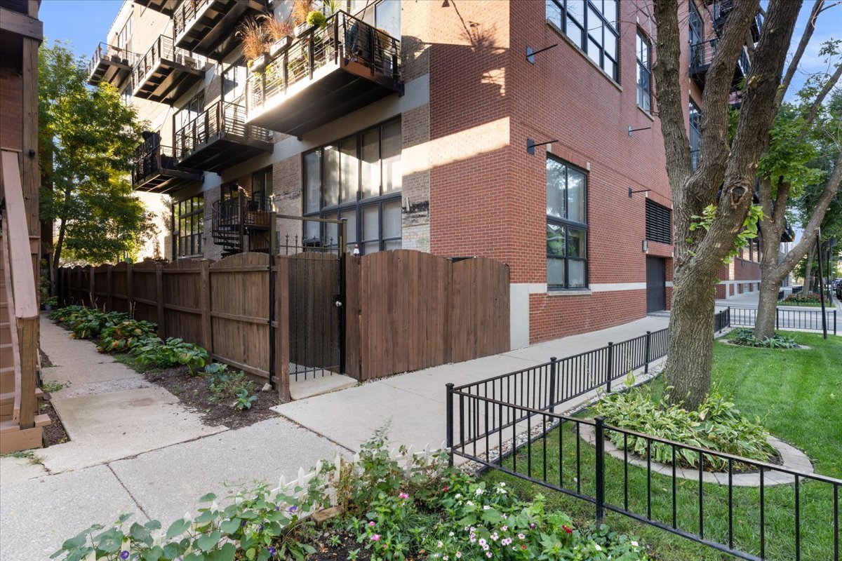 1934 N Washtenaw Avenue 103