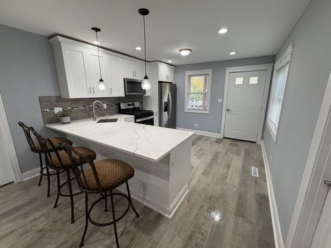 Tiny photo for 5517 Essex Road, Lisle, IL 60532 (MLS # 12513104)