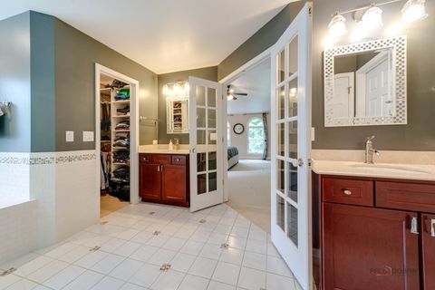 Tiny photo for 15393 W Oak Spring Road, Libertyville, IL 60048 (MLS # 12466333)