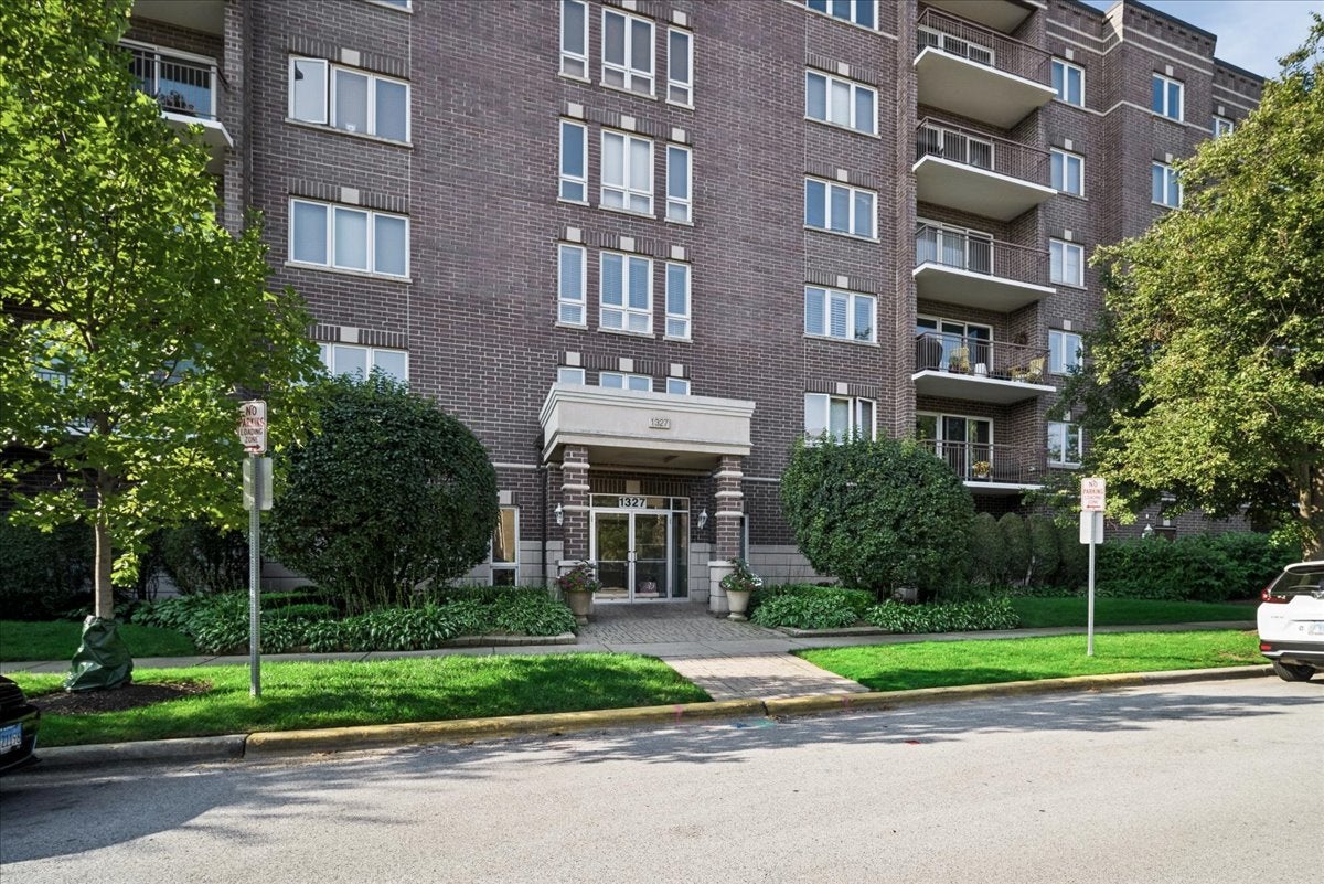 1327 BROWN Street 303