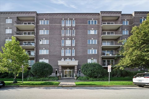 Photo of 1327 BROWN Street #303, Des Plaines, IL 60016 (MLS # 12741358)