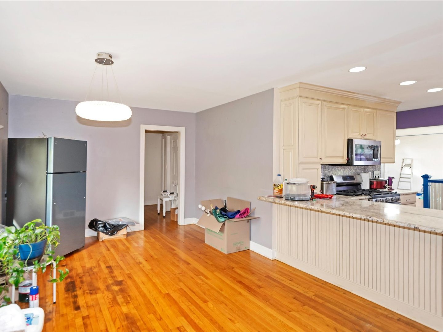 1459 Vincennes Street