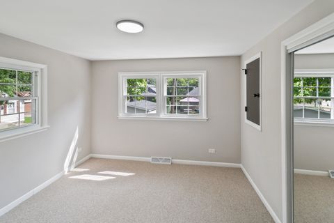 Tiny photo for 428 E 156th Place, South Holland, IL 60473 (MLS # 12542000)