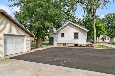 Tiny photo for 428 E 156th Place, South Holland, IL 60473 (MLS # 12542000)